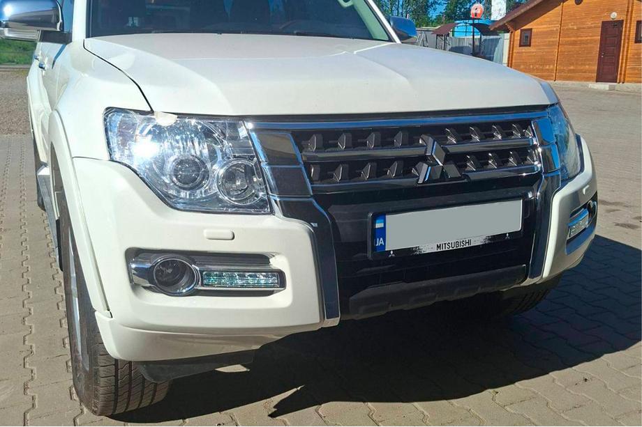 Mitsubishi Pajero Wagon IV 2006–2021 Predné svetlomety OEM (2 ks) Image