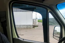 Mercedes Sprinter W906 2006–2018 Okenné deflektory vkladacie Niken Luxury (2 ks) fotografia 3