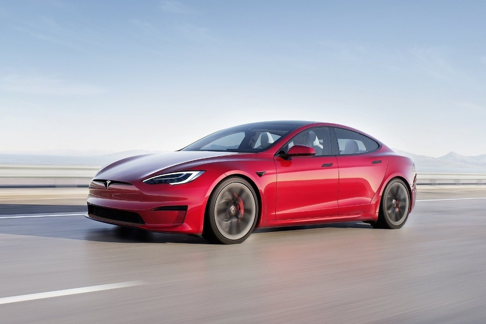 Tesla Model S I generácia: recenzia modernizovaného elektrického liftbacku