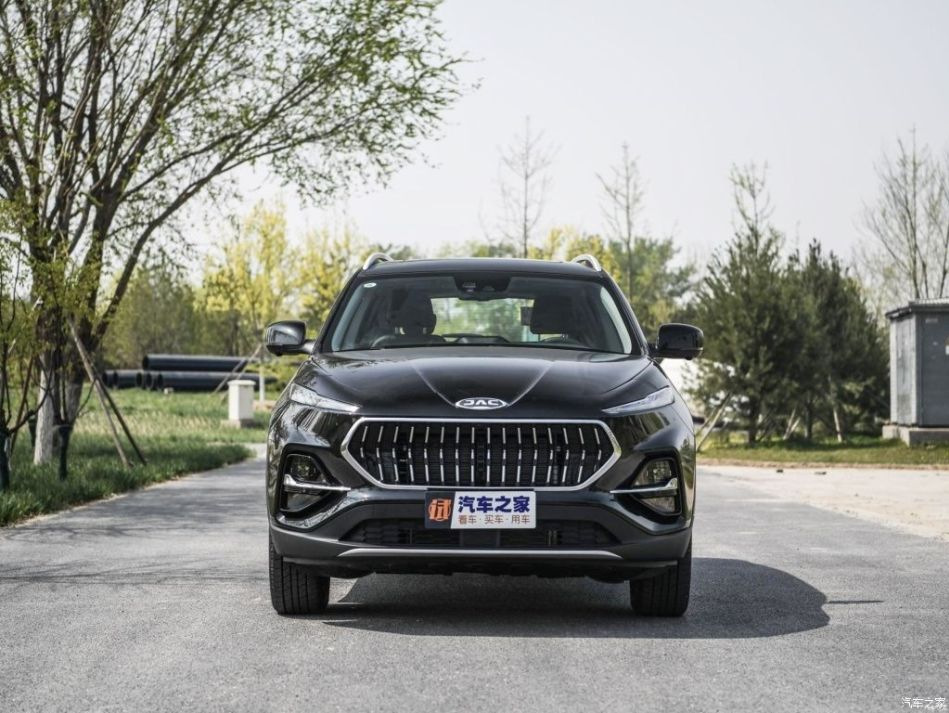 Test kompaktného mestského crossoveru JAC S7