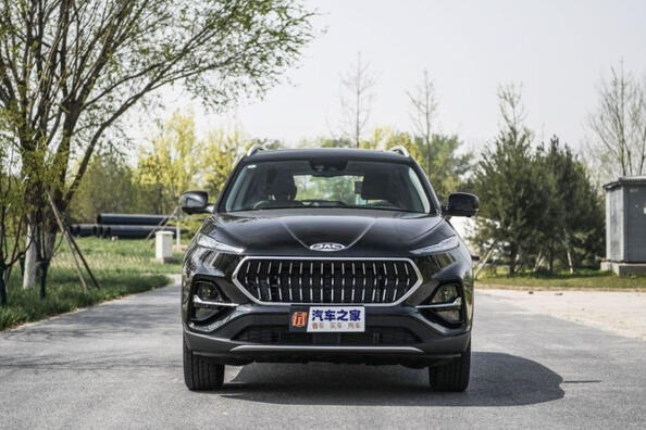 Test kompaktného mestského crossoveru JAC S7