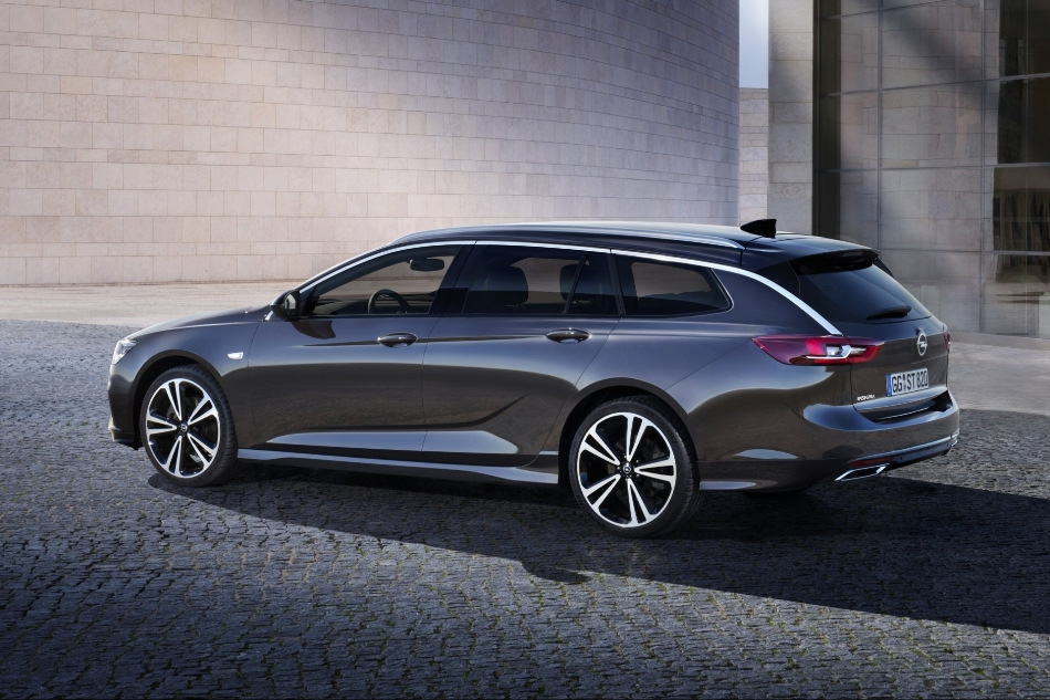 Opel Insignia Sports Tourer: recenzia a parametre modernizovaného kombi