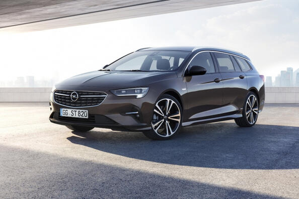 Opel Insignia Sports Tourer: recenzia a parametre modernizovaného kombi