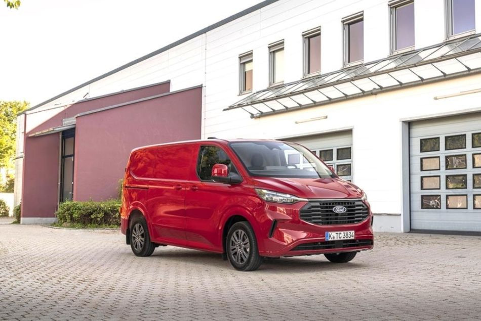 Ford Transit Custom II generácia: spoľahlivý pomocník pre biznis