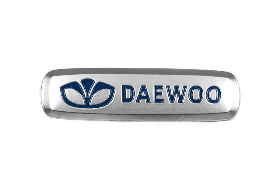Daewoo Hliníkový štítok na autokoberce (1 ks) Image