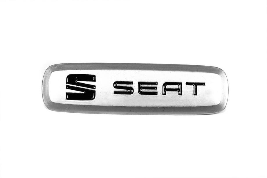 Seat Hliníkový štítok na autokoberce (1 ks) Image