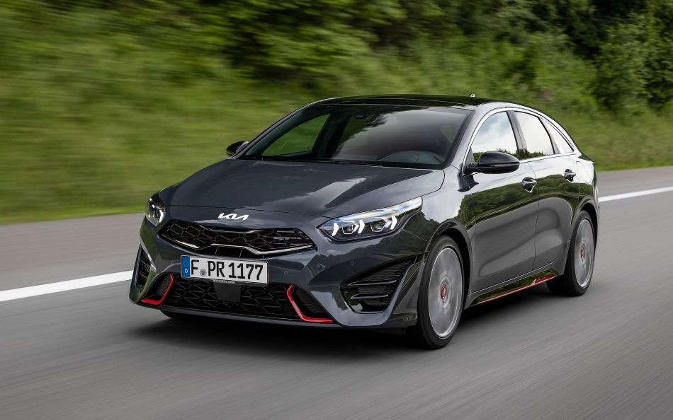 Test modernizovaného športového kombi KIA ProCeed GT
