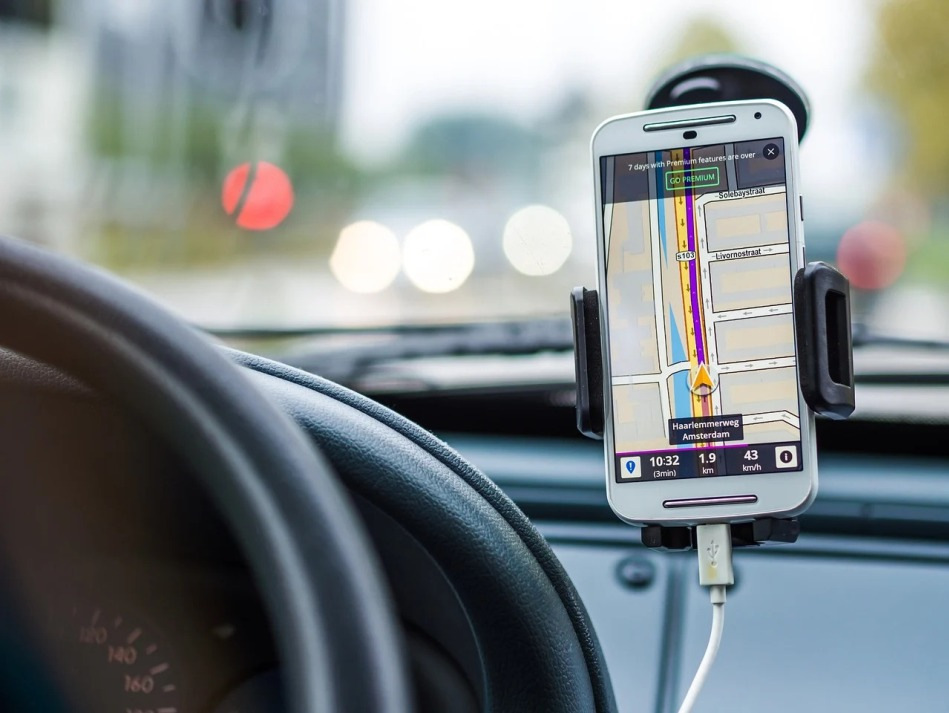 Mobilné aplikácie pre motoristov: neoceniteľní pomocníci na ceste