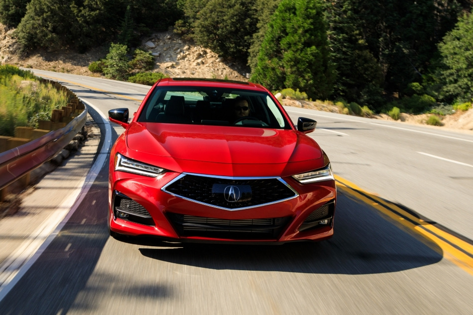 Acura TLX II generácie: sedan s prémiovým statusom