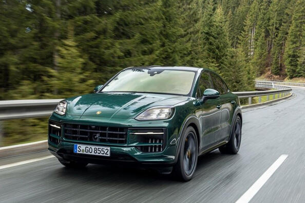 Porsche Cayenne Coupe: luxusný crossover s modernizovaným vzhľadom Fotografia 2