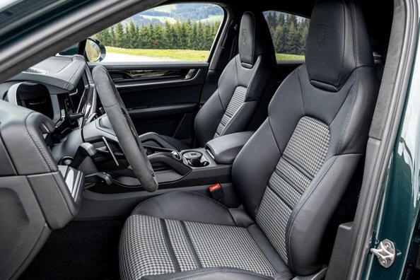 Porsche Cayenne Coupe: luxusný crossover s modernizovaným vzhľadom Fotografia 6