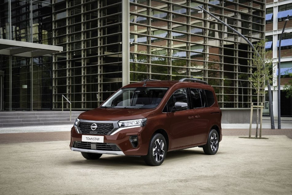 Nissan Townstar Combi: recenzia praktického minivanu