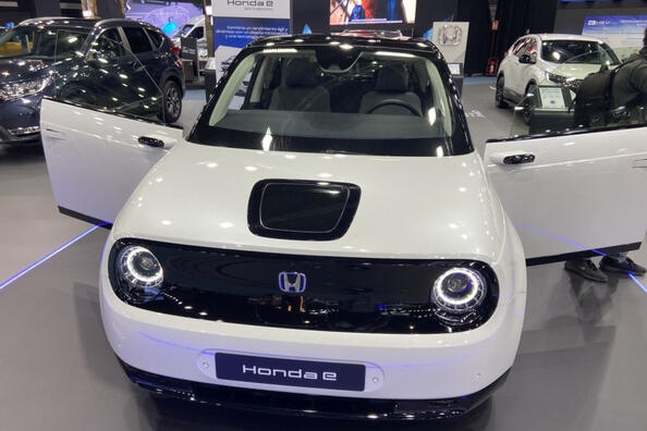 Honda e hatchback: prehľad kompaktného high-tech elektromobilu Fotografia 2