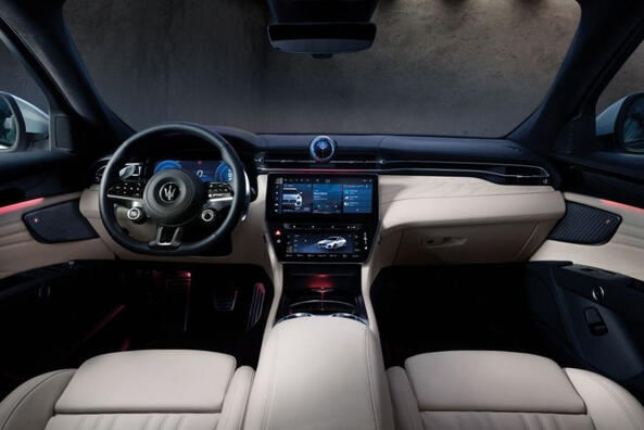 Test elektrickej výkonnej verzie crossovera Maserati Grecale Folgore Fotografia 6