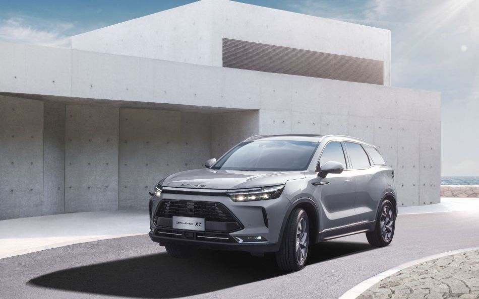 BAIC X7: štýlový konkurent v segmente stredne veľkých crossoverov