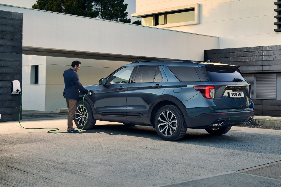 Ford Explorer Hybrid: úsporný kompromis vo svete veľkých crossoverov