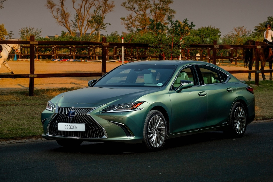 Lexus ES Hybrid: luxus a ticho na elektrickom pohone