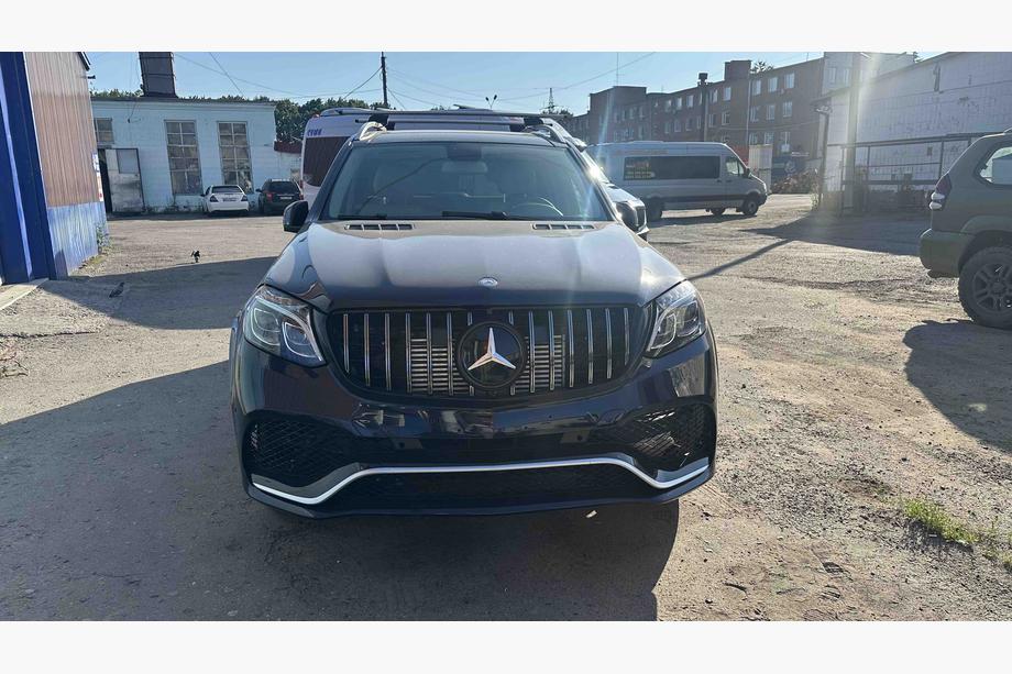 Mercedes GL/GLS trieda X166 2012–2019 Predný emblém pod sklom, čierny rámik A0008880111 (pre GLS) Fotografia 9