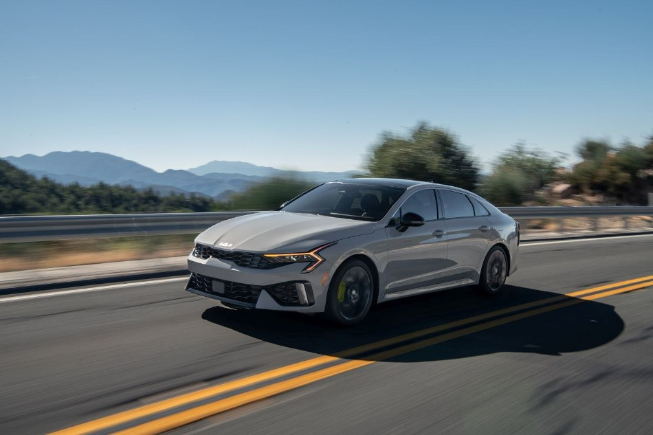 Kia K5 2023: prehľad – modernizovaný sedan biznis triedy