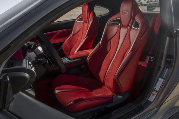 Prehľad “nabitých” športových kupé Lexus RC F Fotografia 5