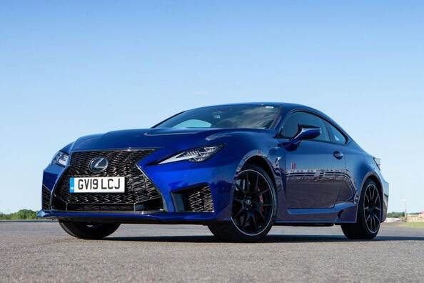 Prehľad “nabitých” športových kupé Lexus RC F Fotografia 2