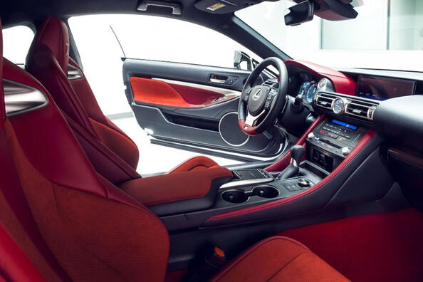 Prehľad “nabitých” športových kupé Lexus RC F Fotografia 6
