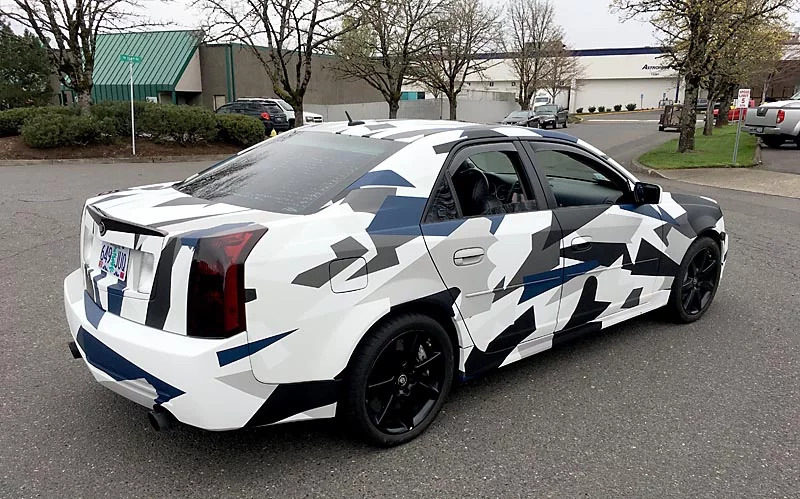 Vinylový polep alebo airbrush: výrazná voľba motoristu