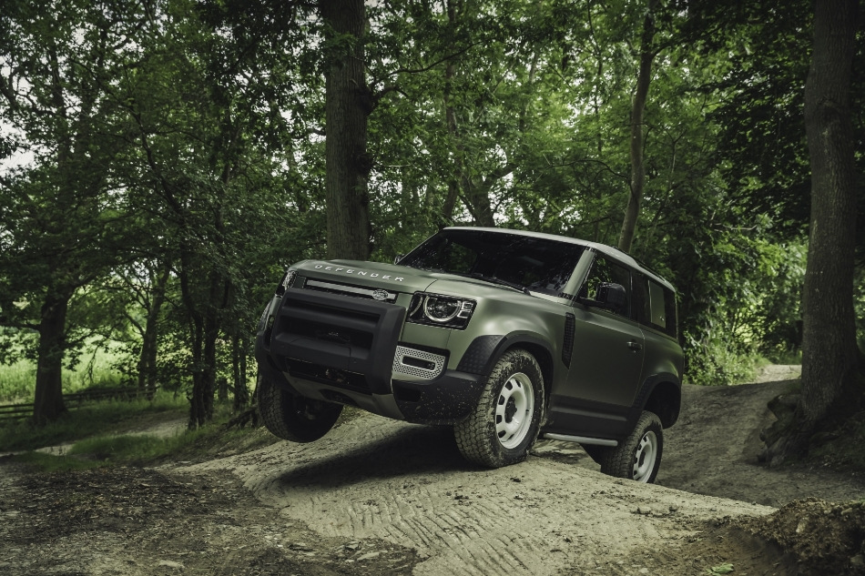 Land Rover Defender 90: recenzia trojdverového SUV