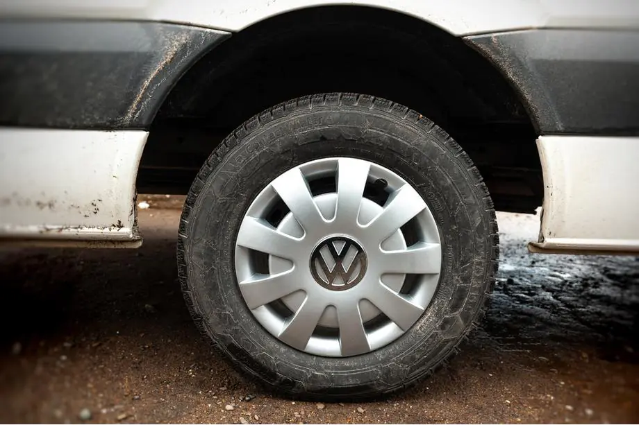 Volkswagen Crafter 2006–2016 Puklice sivé ABS (1-lemové, 4 ks) Image