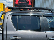 Toyota Hilux 2015– Strešné lyžiny Shark (s priečnikom) fotografia 7