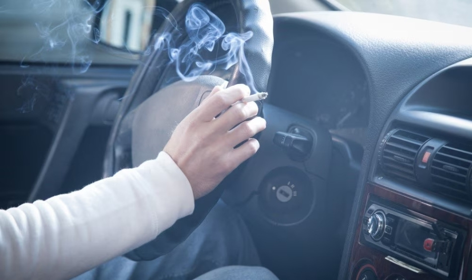Ako sa zbaviť zápachu z cigariet v aute