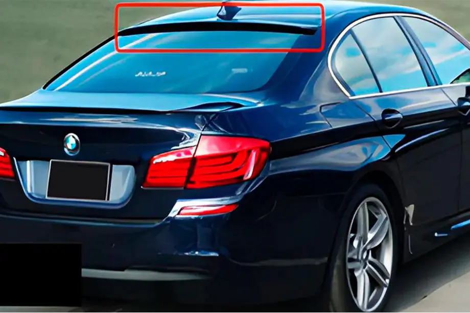 BMW 5. rad F10/F11 2010–2016 Spojler DPT (pre F10, čierny vysoký lesk) Image