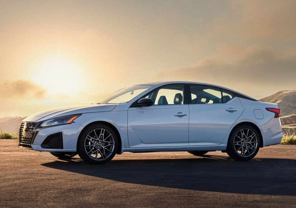 Nissan Altima: modernizovaný sedan pre pohodlnú jazdu