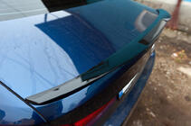 BMW 5. rad G30/G31 2017–2023 Spojler M4-Style (čierny vysoký lesk) fotografia 13