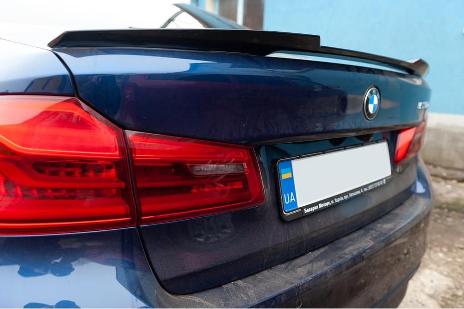 BMW 5. rad G30/G31 2017–2023 Spojler M4-Style (čierny vysoký lesk) Image
