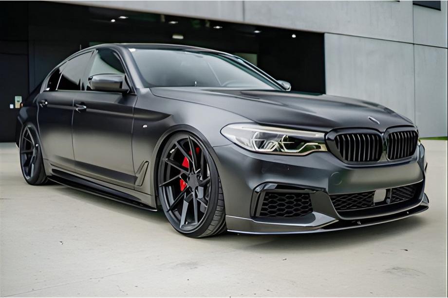 BMW 5. rad G30/G31 2017–2023 Lip spojler predného nárazníka DPT Lip V1 (pre M-Performance 2017-2020, čierny lesk) Fotografia 1