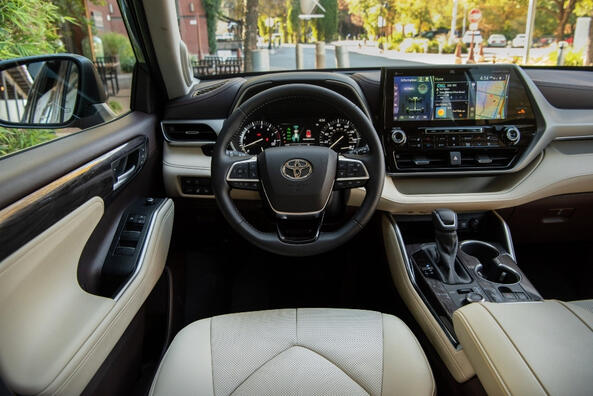 Test Toyota Highlander IV generácie: spoľahlivý rodinný crossover Fotografia 4