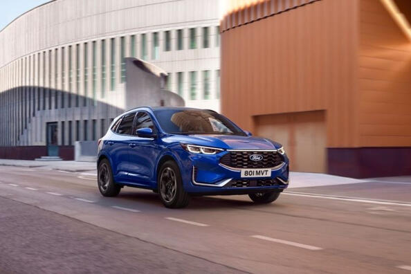 Ford Kuga 2024: modernizovaný crossover s novými možnosťami Fotografia 2