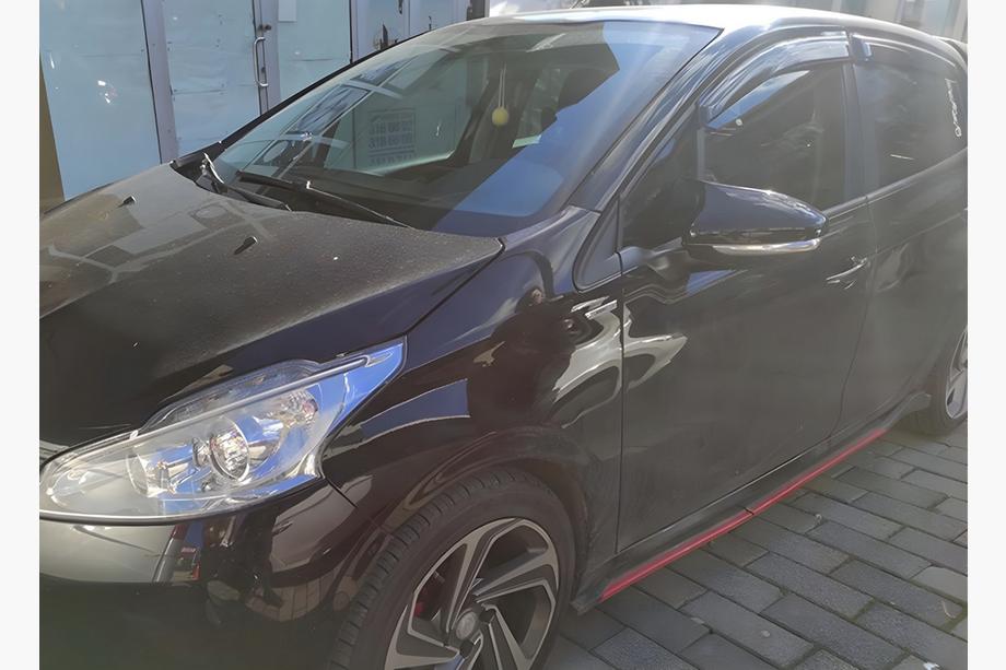 Peugeot 208 2012–2019 Kryty zrkadiel BMW-Style (2 ks) Image