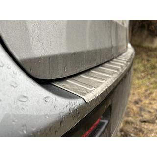 Nerezová lišta na zadný nárazník Carmos (nerez) Suzuki Vitara 2015– fotografia 3