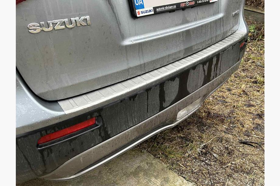 Suzuki Vitara 2015– Nerezová lišta na zadný nárazník Carmos (nerez) Image