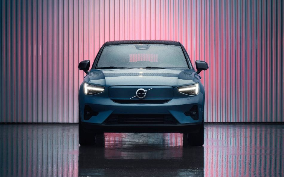 408-koňový elektrický crossover Volvo C40