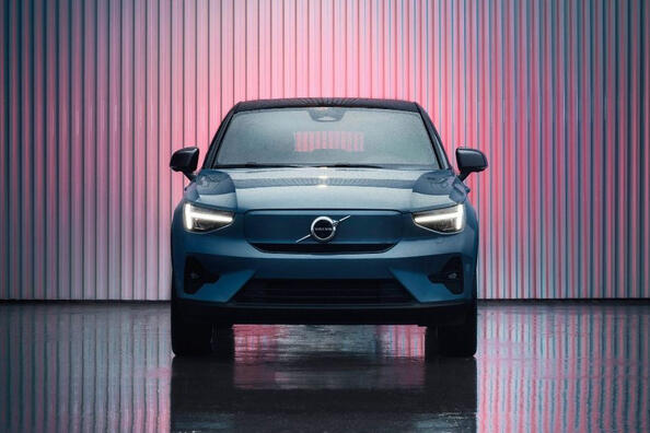 408-koňový elektrický crossover Volvo C40