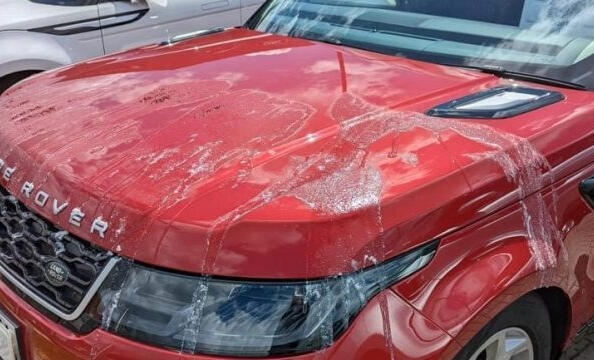 Čo robiť, ak auto poliali farbou alebo kyselinou?