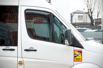 Mercedes Sprinter W906 2006–2018 Okenné deflektory, vkladané (polopriehľadné, 2 ks, Cagatay) fotografia 10