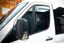 Mercedes Sprinter W906 2006–2018 Okenné deflektory, vkladané (polopriehľadné, 2 ks, Cagatay) fotografia 4