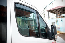 Volkswagen Crafter 2006–2016 Okenné deflektory, vkladané (polopriehľadné, 2 ks, Cagatay) fotografia 5
