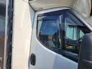Iveco Daily 2014– Okenné deflektory, vkladané (polopriehľadné, 2 ks, Cagatay) fotografia 3