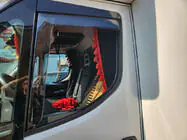 Iveco Daily 2014– Okenné deflektory, vkladané (polopriehľadné, 2 ks, Cagatay) fotografia 1
