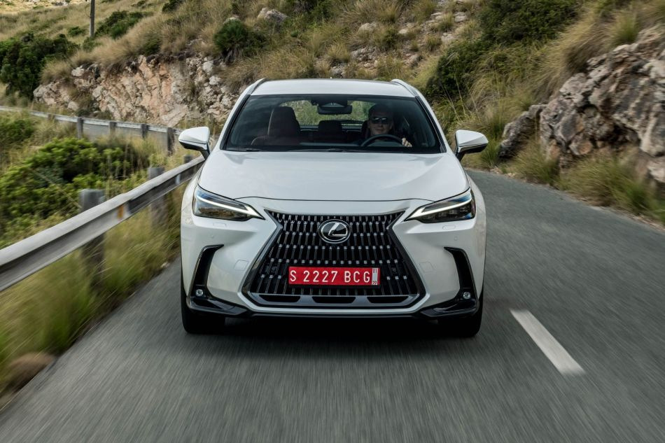 Recenzia Lexus NX II generácie: spojenie športovosti a komfortu